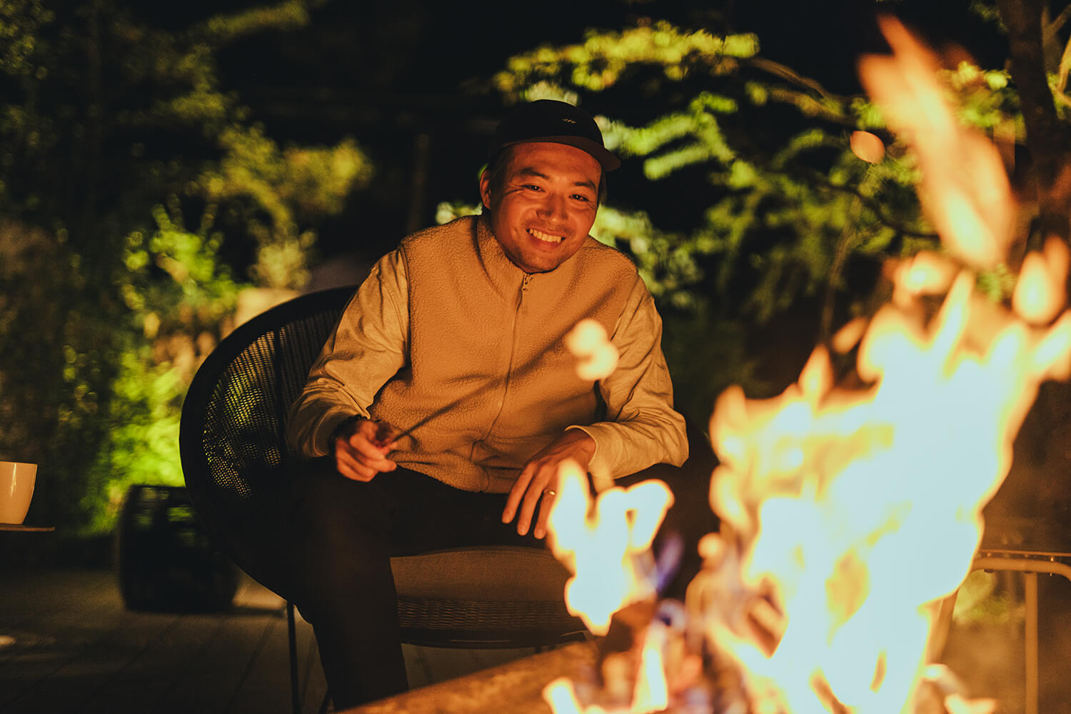 テラスで囲む焚き⽕